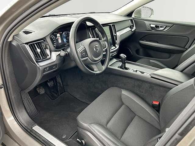 Volvo  D3 Momentum Navi LED SHZ CD Apple CarPlay El. Heckklappe Klimaautom Android Auto